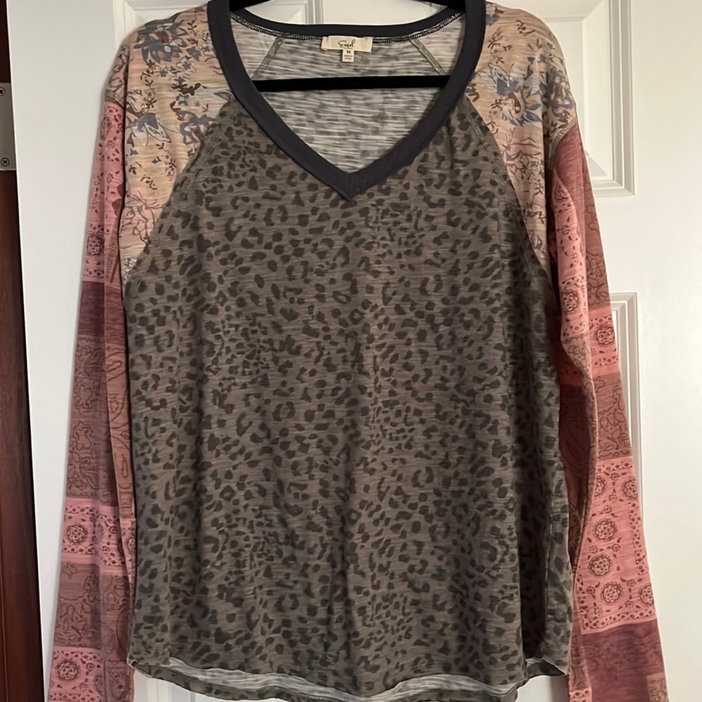 Cute unique detail boutique long sleeve top